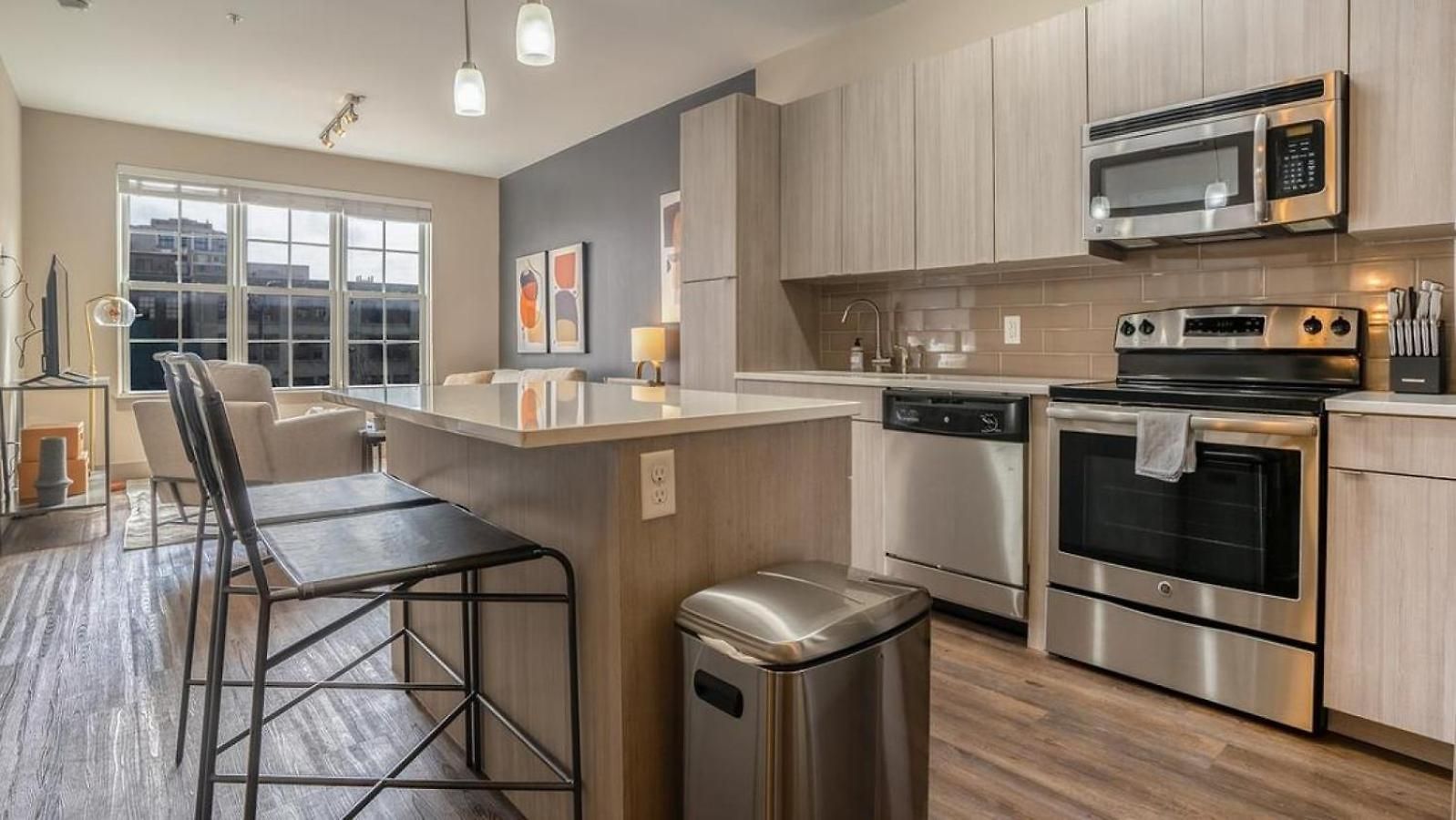 Landing Modern With Amazing Amenities Apartment *