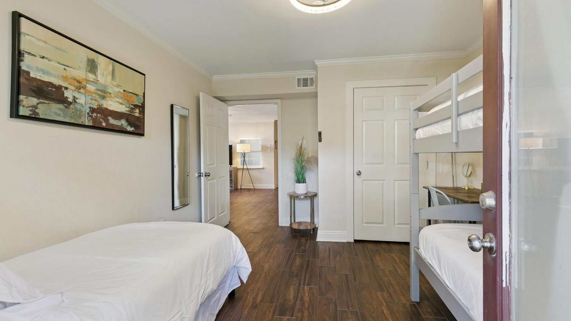 Apartment Cute 2bed 1bath, 7blocks From French Q, Steps To Jazz Venues, Free Gated Pk Include *