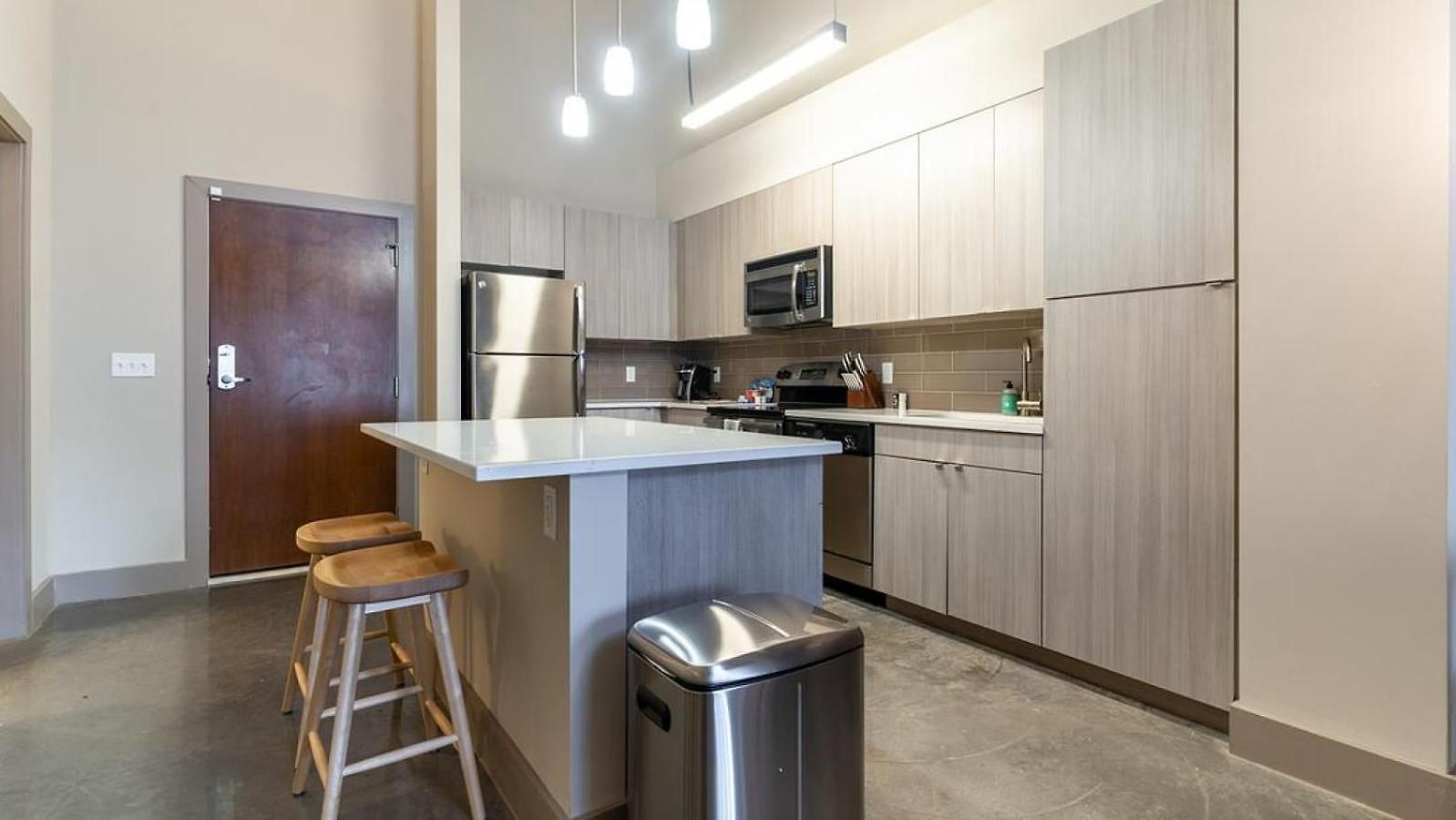 Apartment Landing Modern With Amazing Amenities