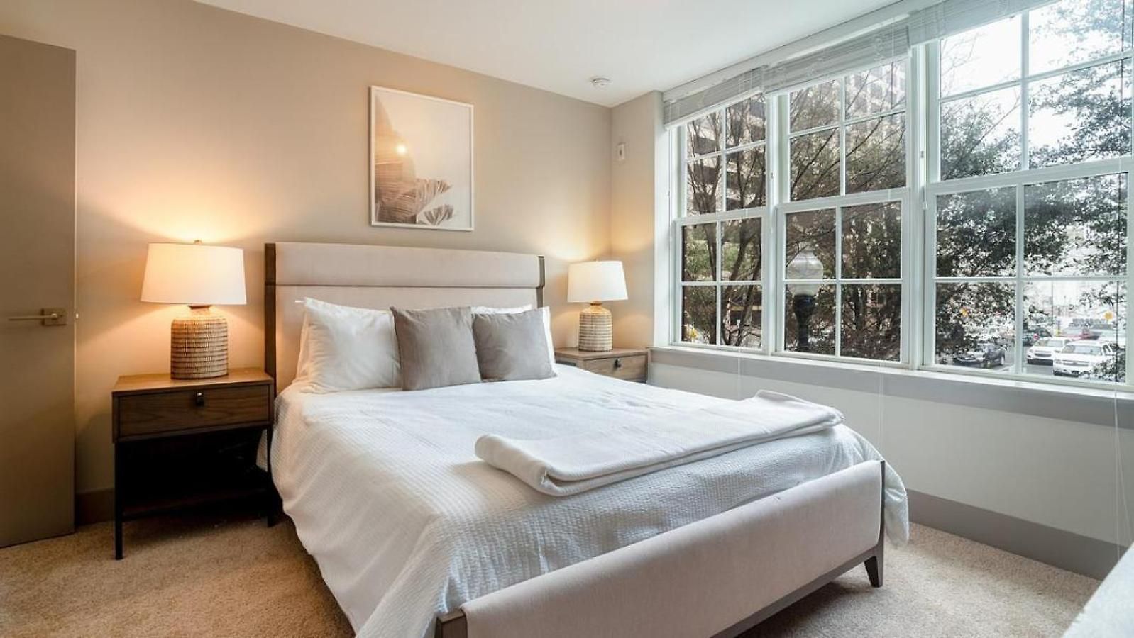 Landing Modern With Amazing Amenities Apartment