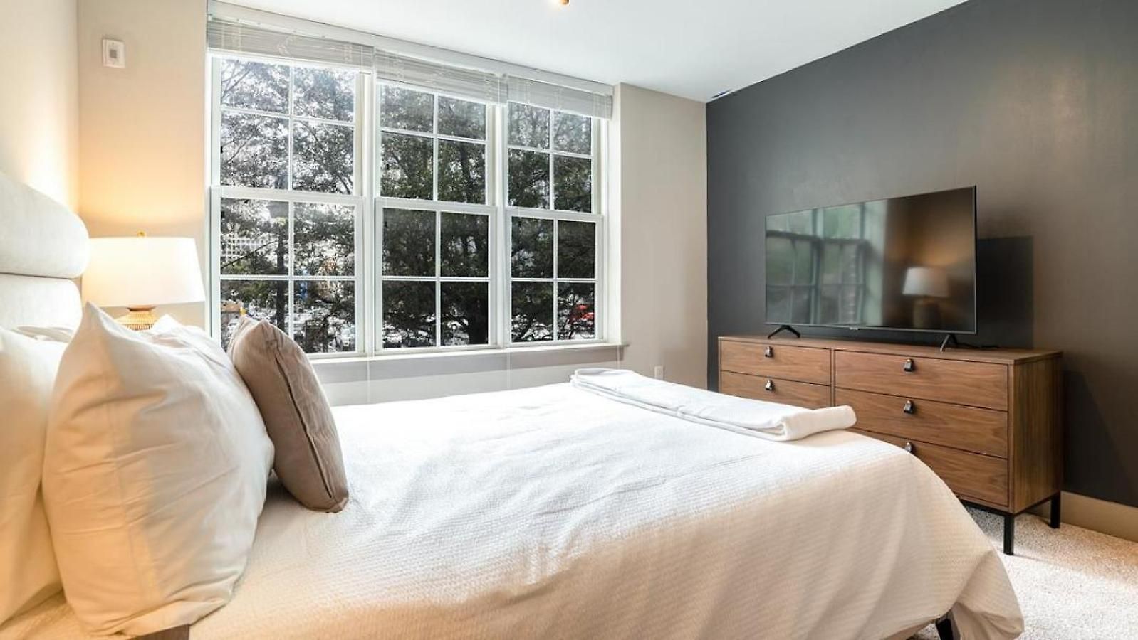 Apartment Landing Modern With Amazing Amenities *