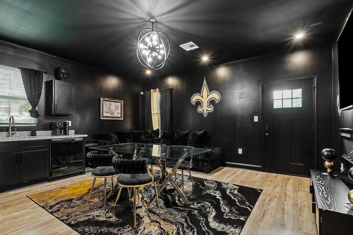 Apartment The Saints House, Luxury 5br Near Fq *