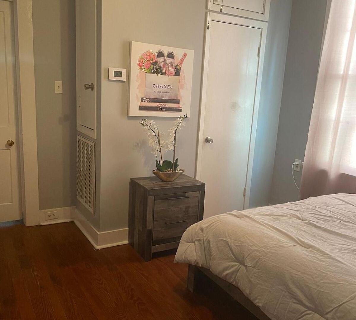 East Riverside- Great Location-quiet &