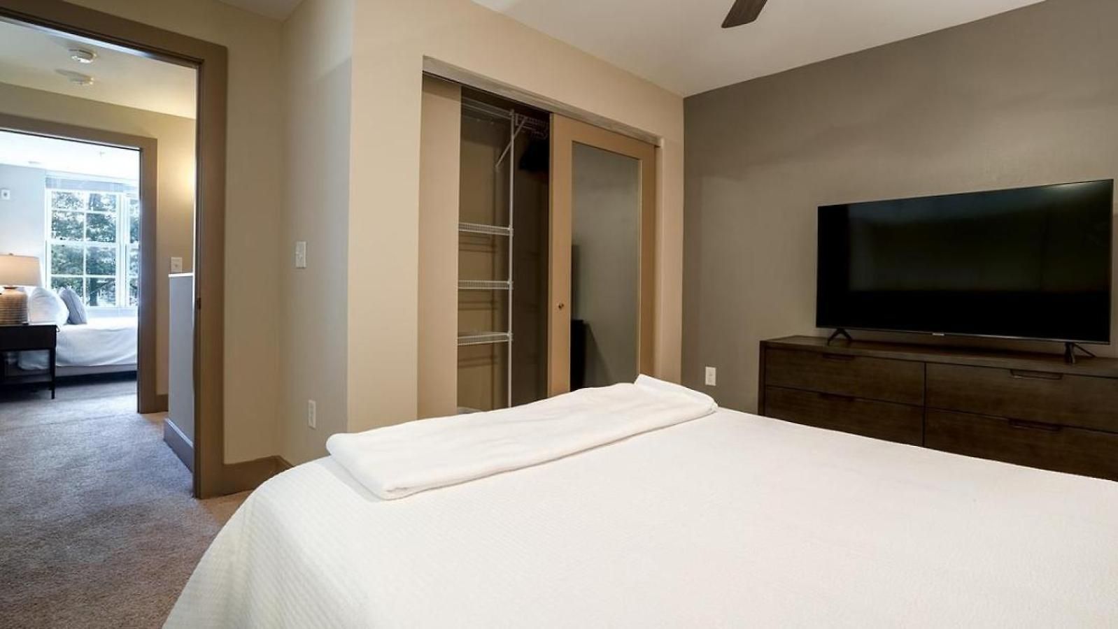 Apartment Landing Modern With Amazing Amenities New Orleans
