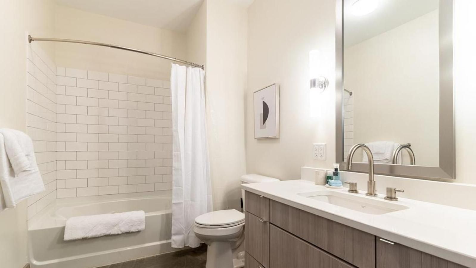 Landing Modern With Amazing Amenities Apartment