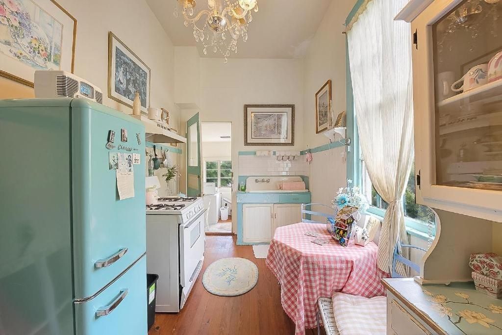 3 Or4br 2a, Gorgeous, Fq, Streetcar, Courtyard Sleeps 8 Apartment *