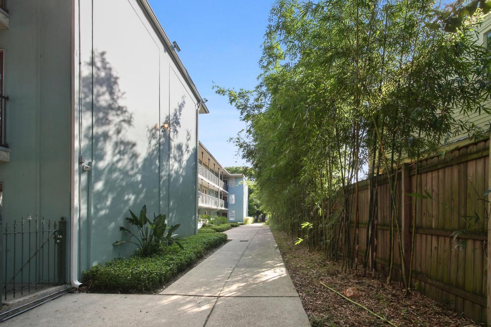 Cute 2bed 1bath, 7blocks From French Q, Steps To Jazz Venues, Free Gated Pk Include Apartment *