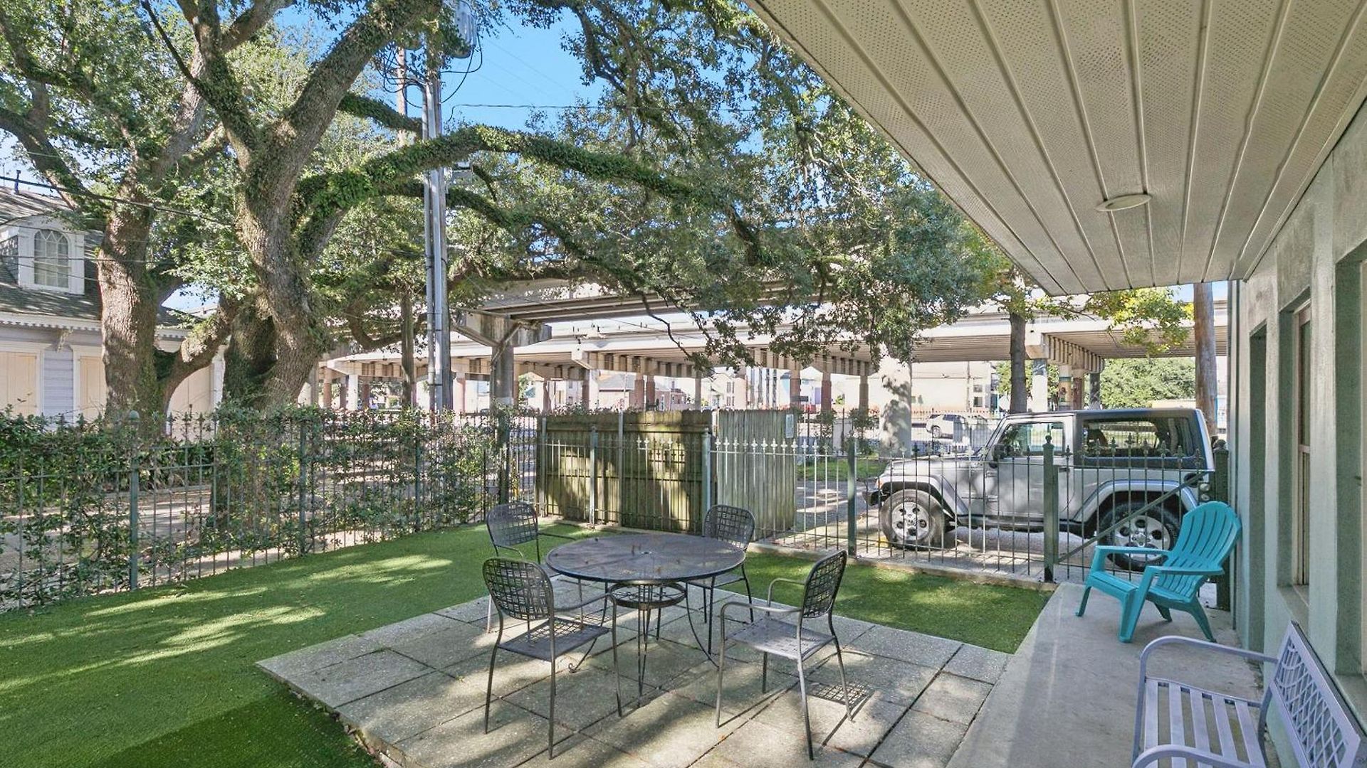 Cute 2bed 1bath, 7blocks From French Q, Steps To Jazz Venues, Free Gated Pk Include Apartment *