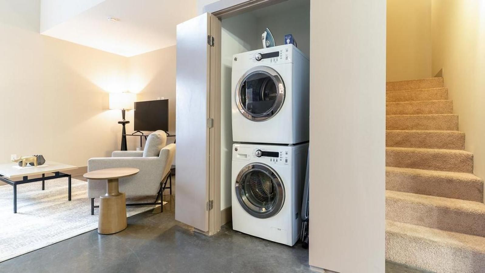 Landing Modern With Amazing Amenities Apartment