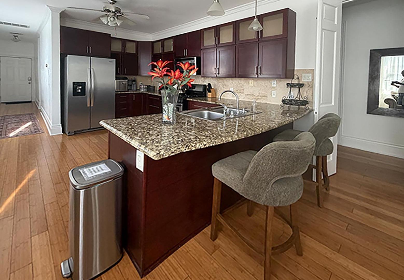 Apartment Spacious Napoleon Ave