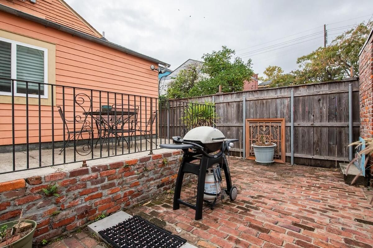 Apartment Hear Local Live Music From The Back Porch New Orleans