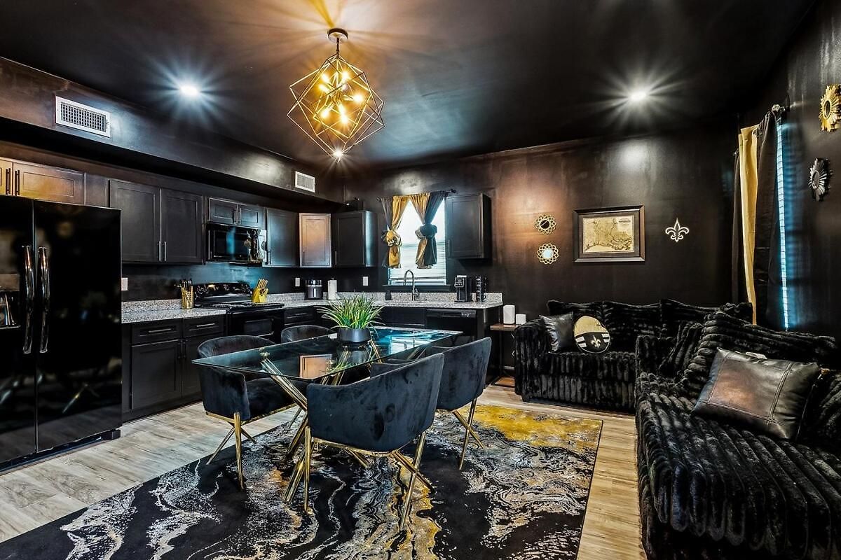 The Saints House, Luxury 10br Saints Oasis Apartment *