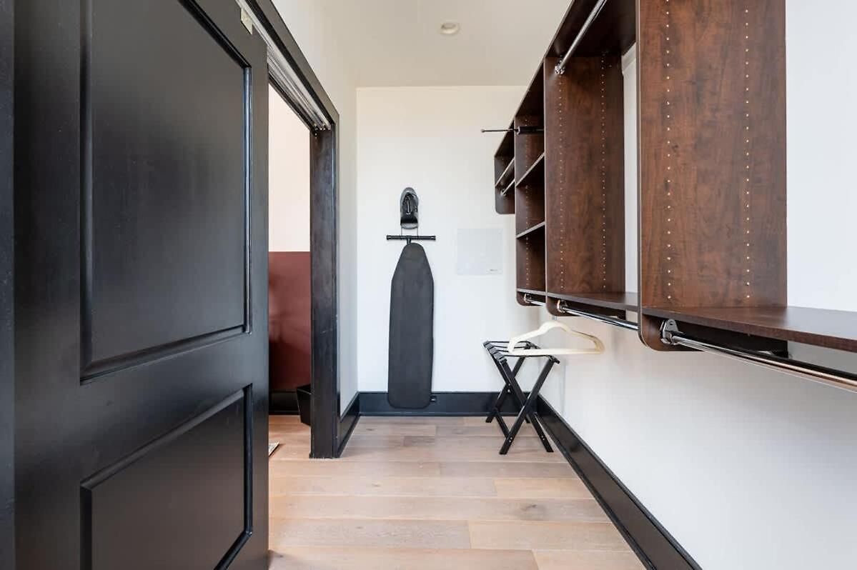 Prime Downtown 2bd Private Terrace Hotel