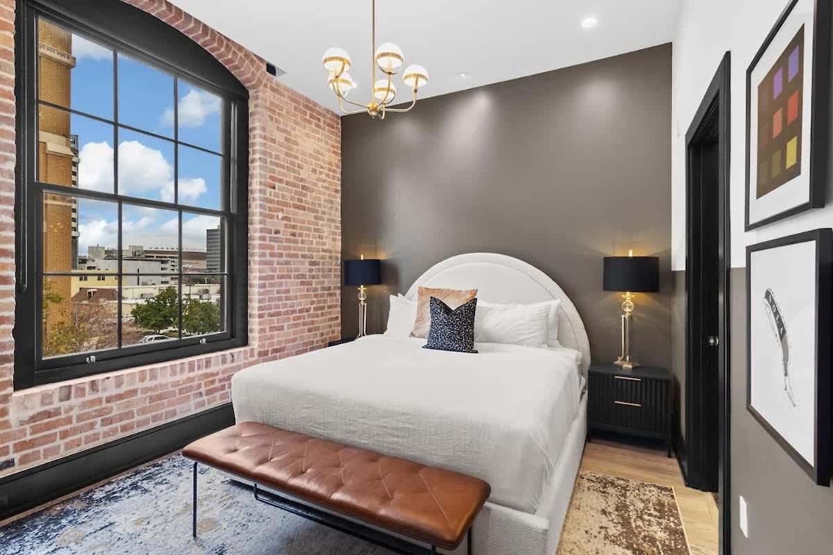 Downtown 2bd 2ba Heated Rooftop Gym Pool Hotel New Orleans