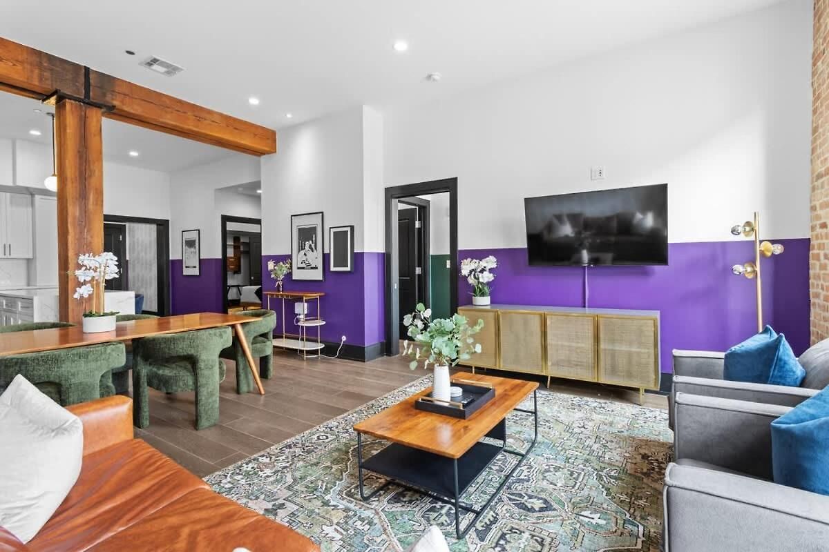 Prime Location Gym Gameroom Rooftop Pool Hotel *