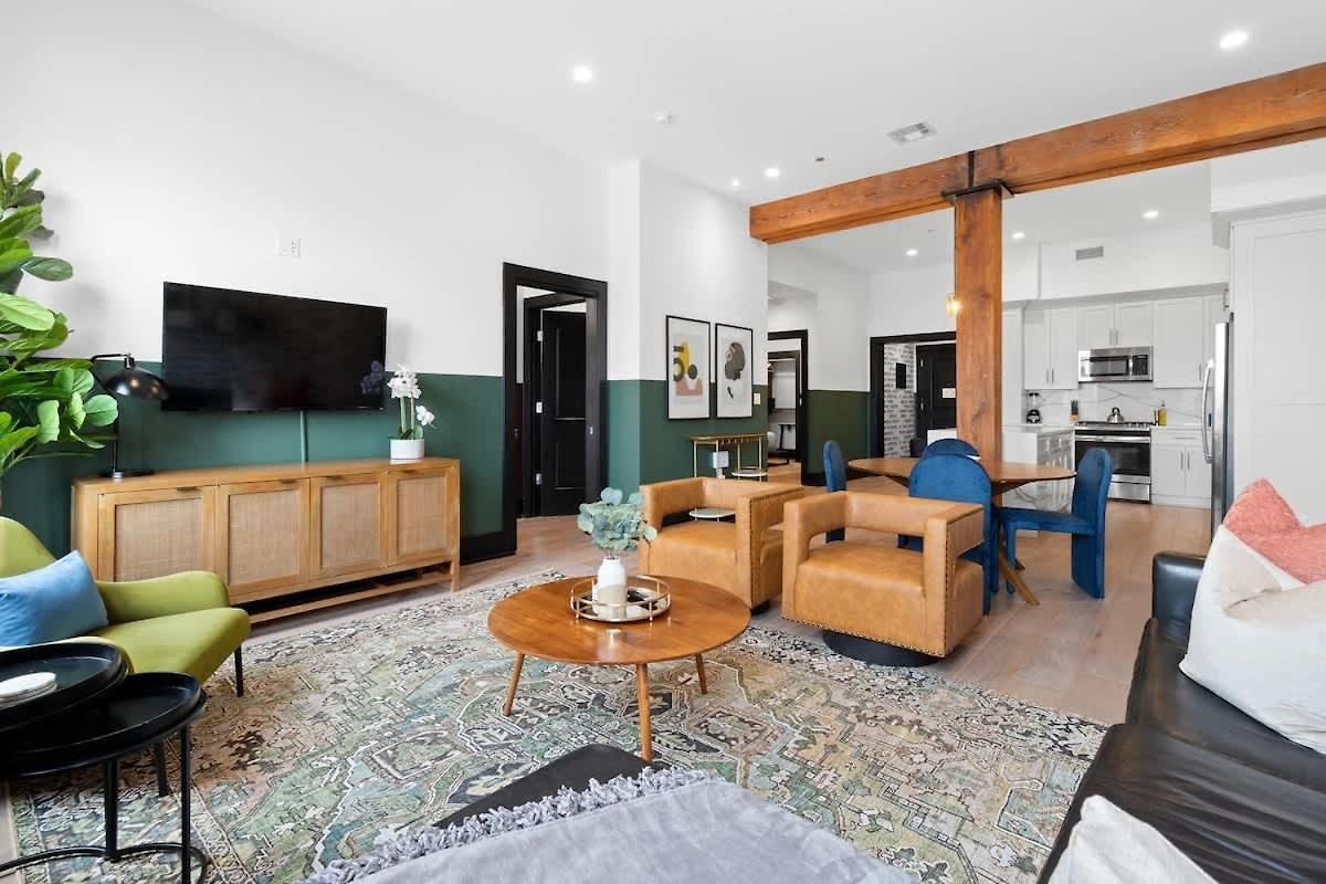 Hotel Downtown 2bd 2ba Pool Gym And Gameroom *