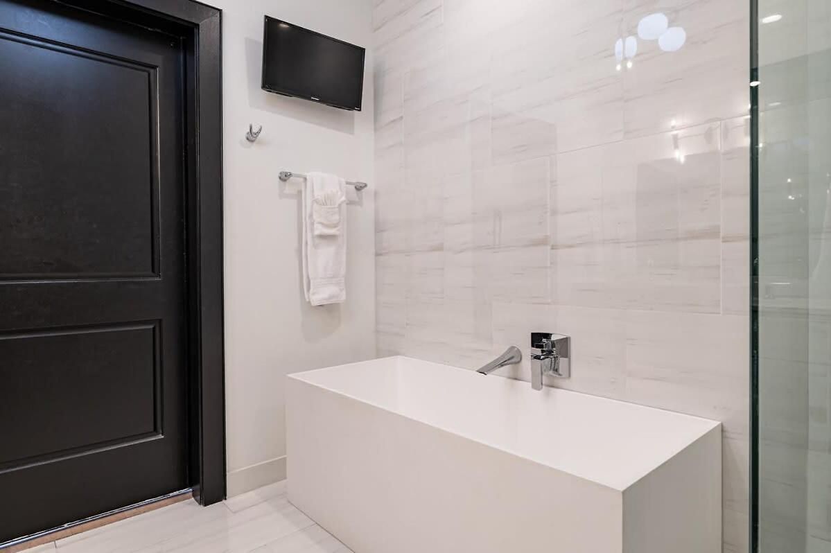 Prime Downtown 2bd Private Terrace New Orleans