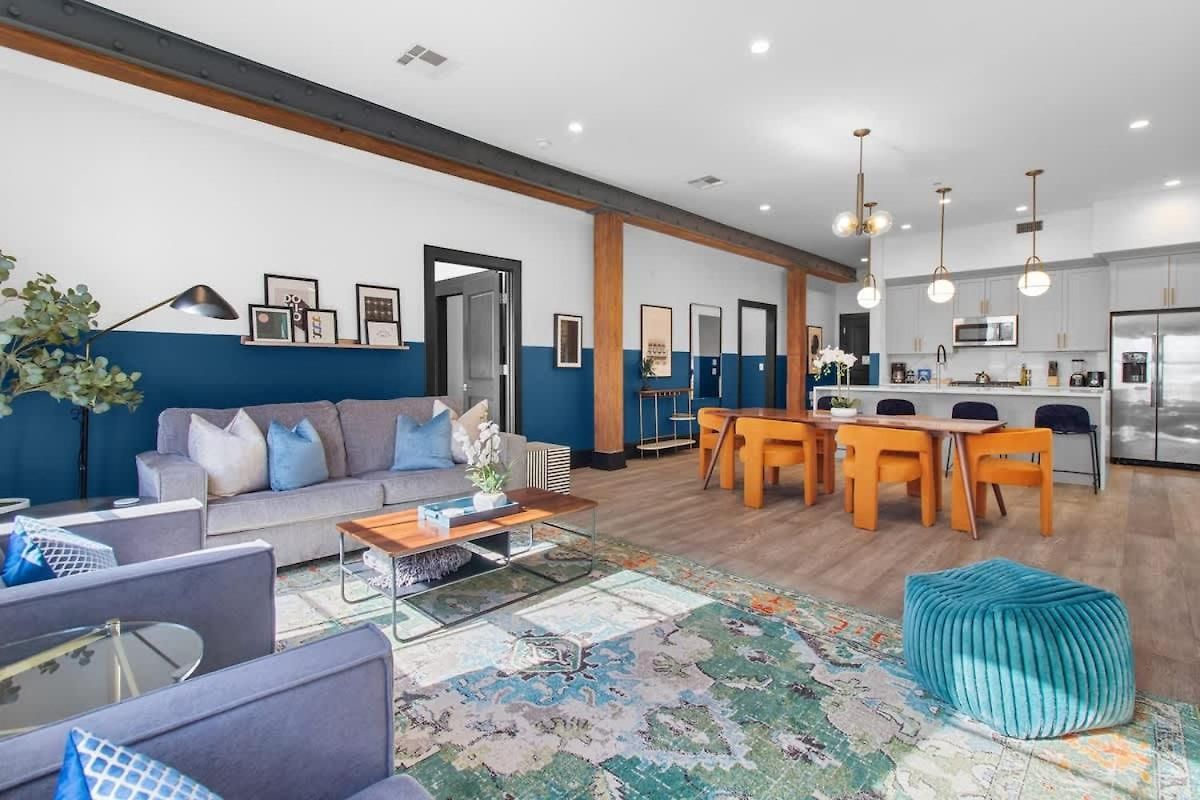 Hotel Downtown 4bd 4ba 2 Living And Kitchens *