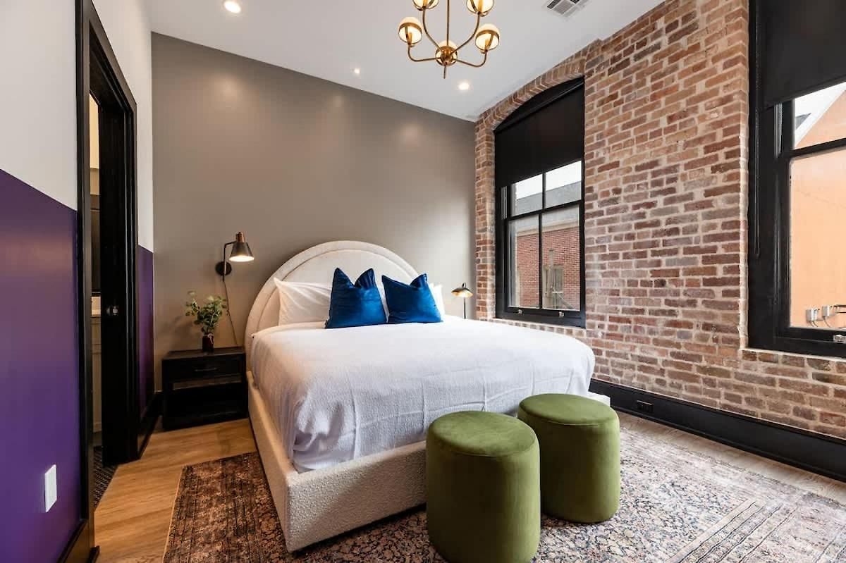 Hotel Spacious Downtown 2bd 2ba Gym Pool