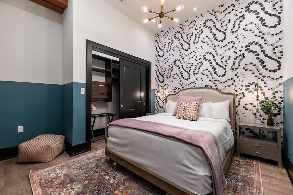Spacious Downtown 2bd 2ba Gym Pool Hotel New Orleans