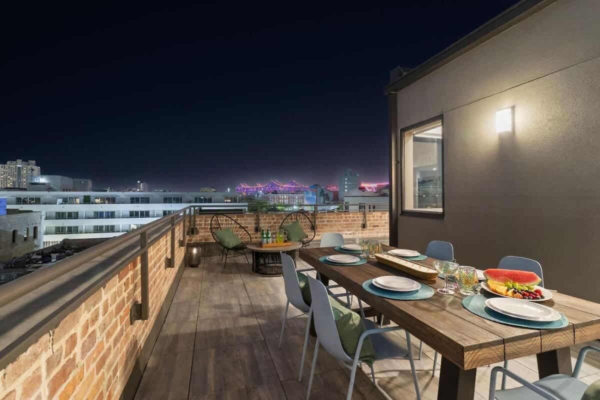 Corner Penthouse W Private Balcony New Orleans