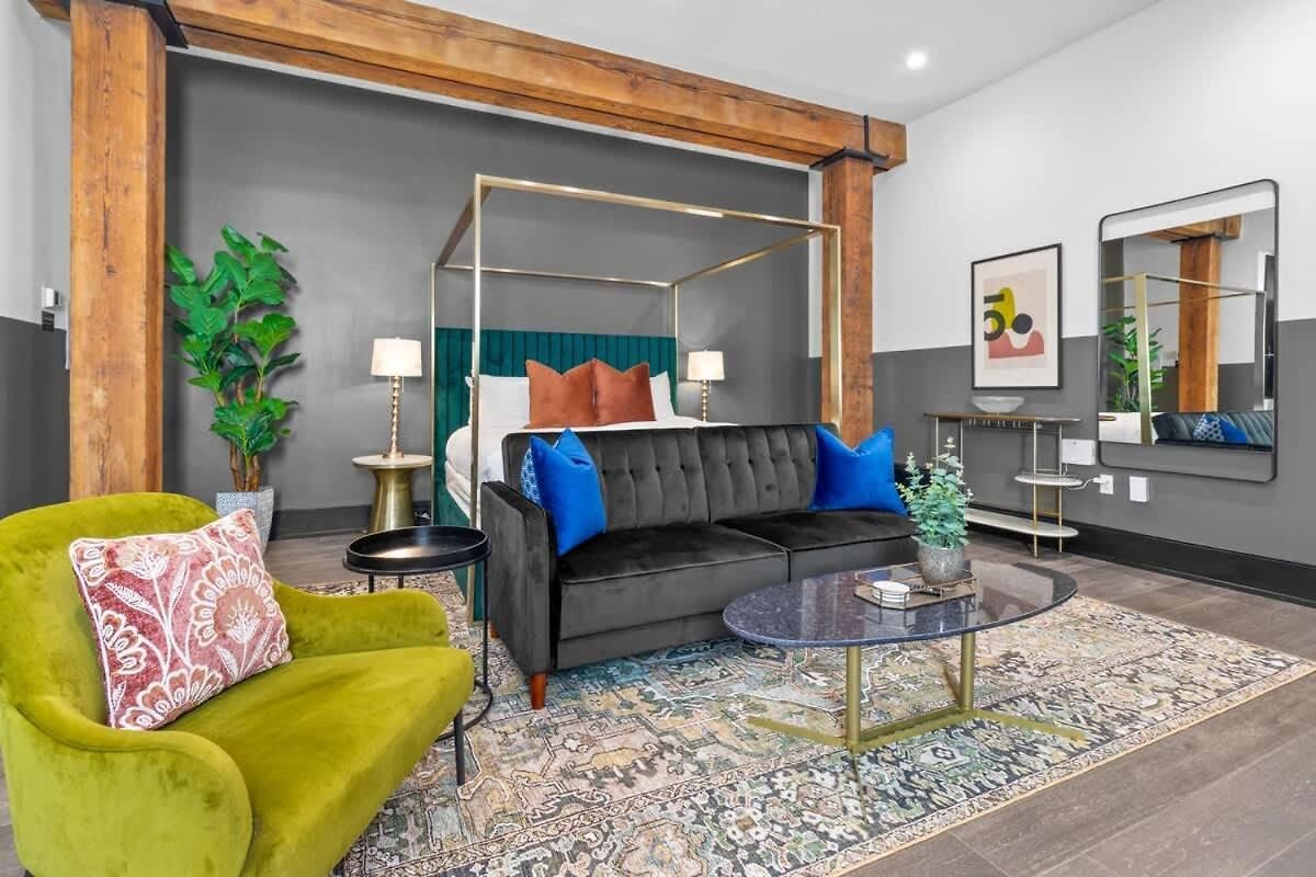Hotel King Bed Prime Location Downtown New Orleans