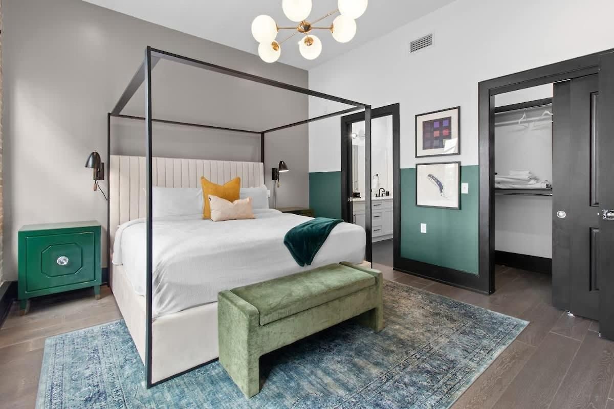 2br 2ba Downtown Rooftop Pool Hotel *