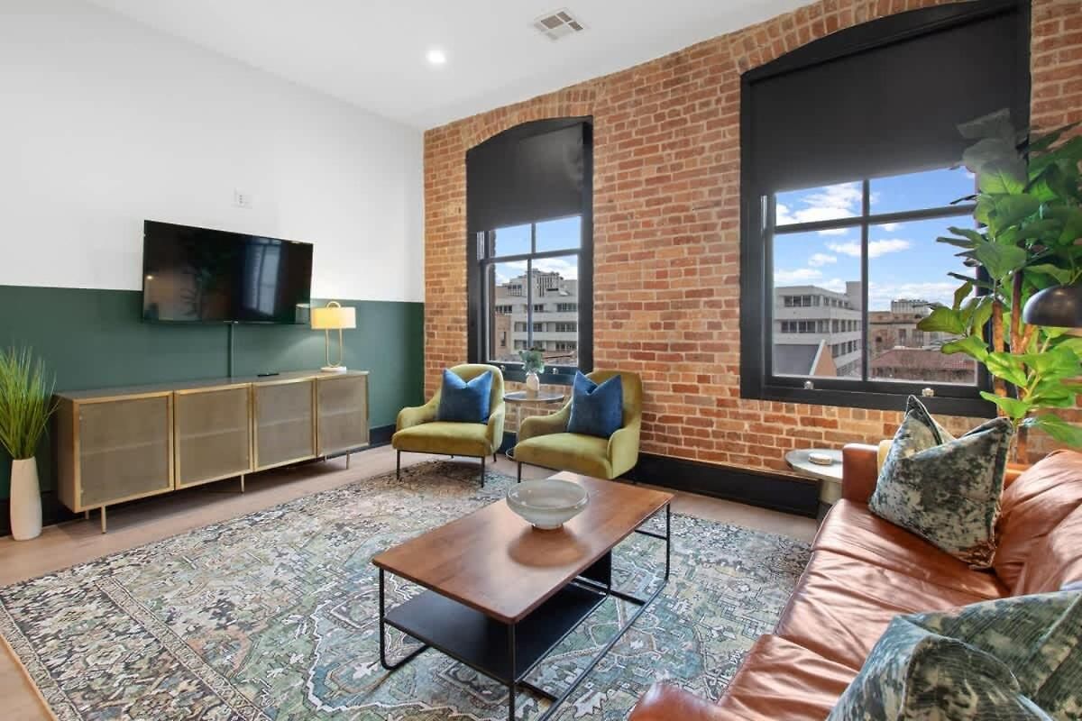 Hotel Luxury 2 Bedroom Downtown *