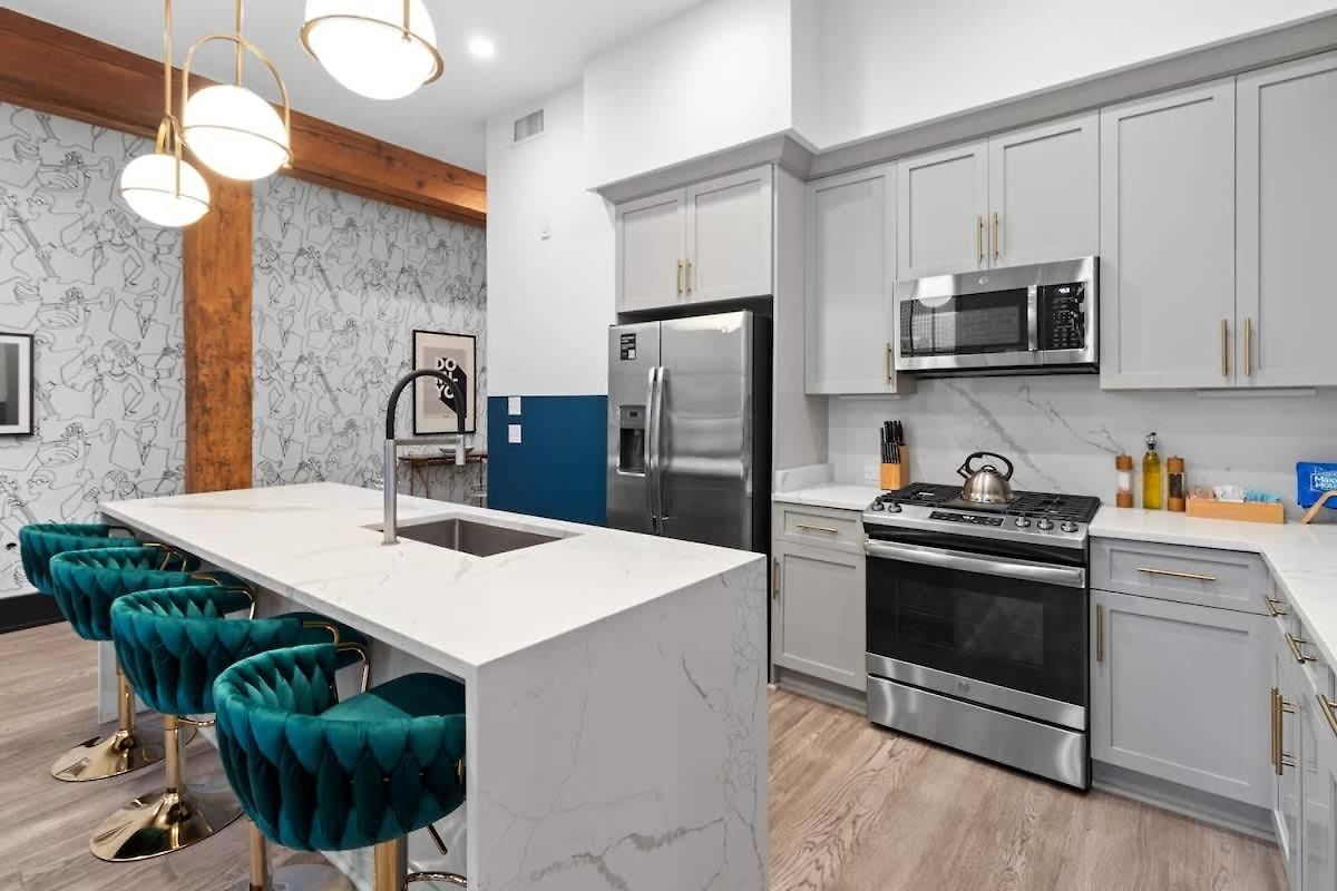 Prime Downtown Location Heated Pool Gym New Orleans