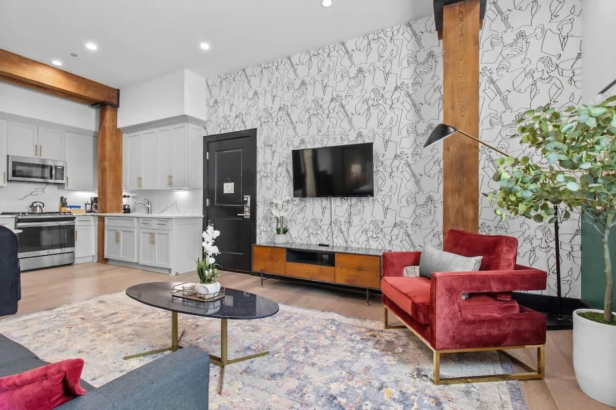 Historic Charm With Modern Luxuries Rooftop Pool