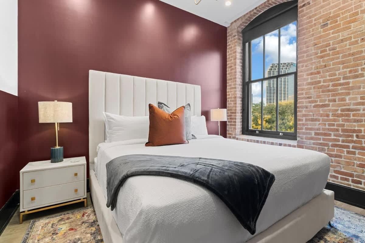 Prime Downtown Location Heated Pool Gym * New Orleans