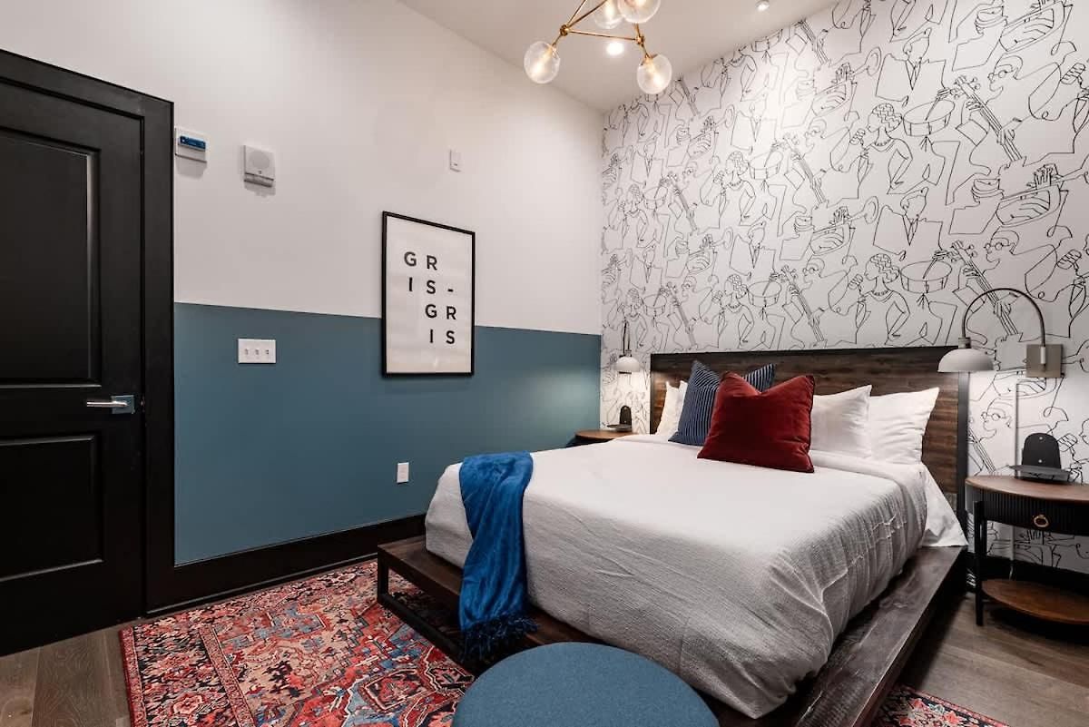 Spacious Downtown Sleeper Sofa * New Orleans