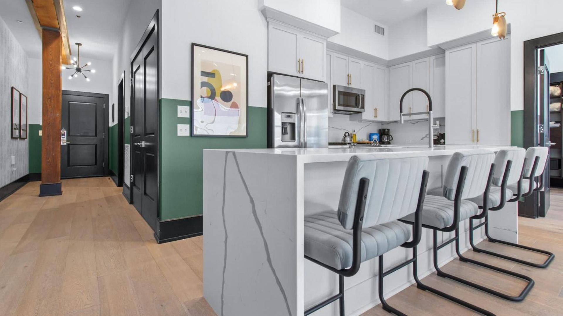 Stylish W Rooftop Amenities Downtown