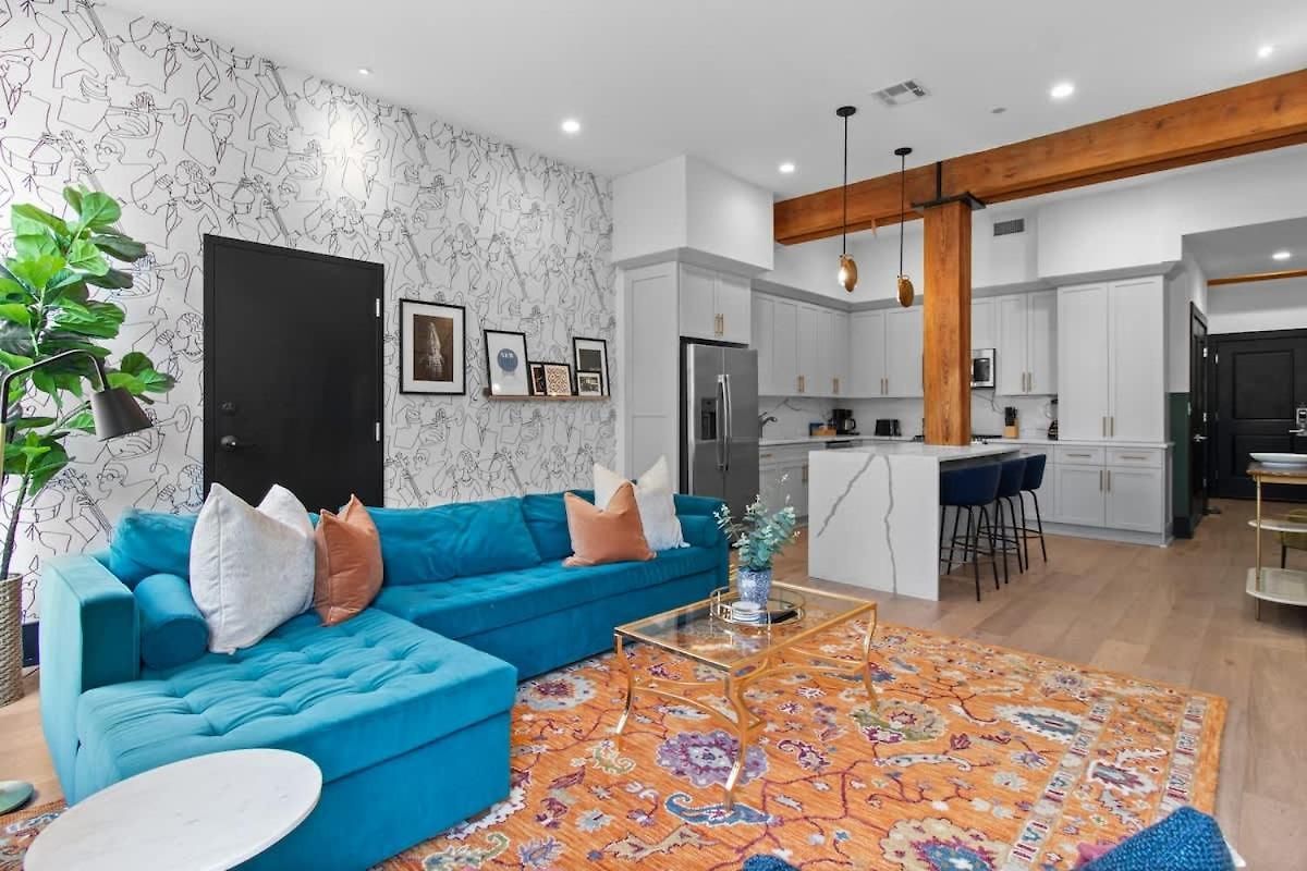 Downtown 2br Sleeps 6 Heated Pool Hotel *