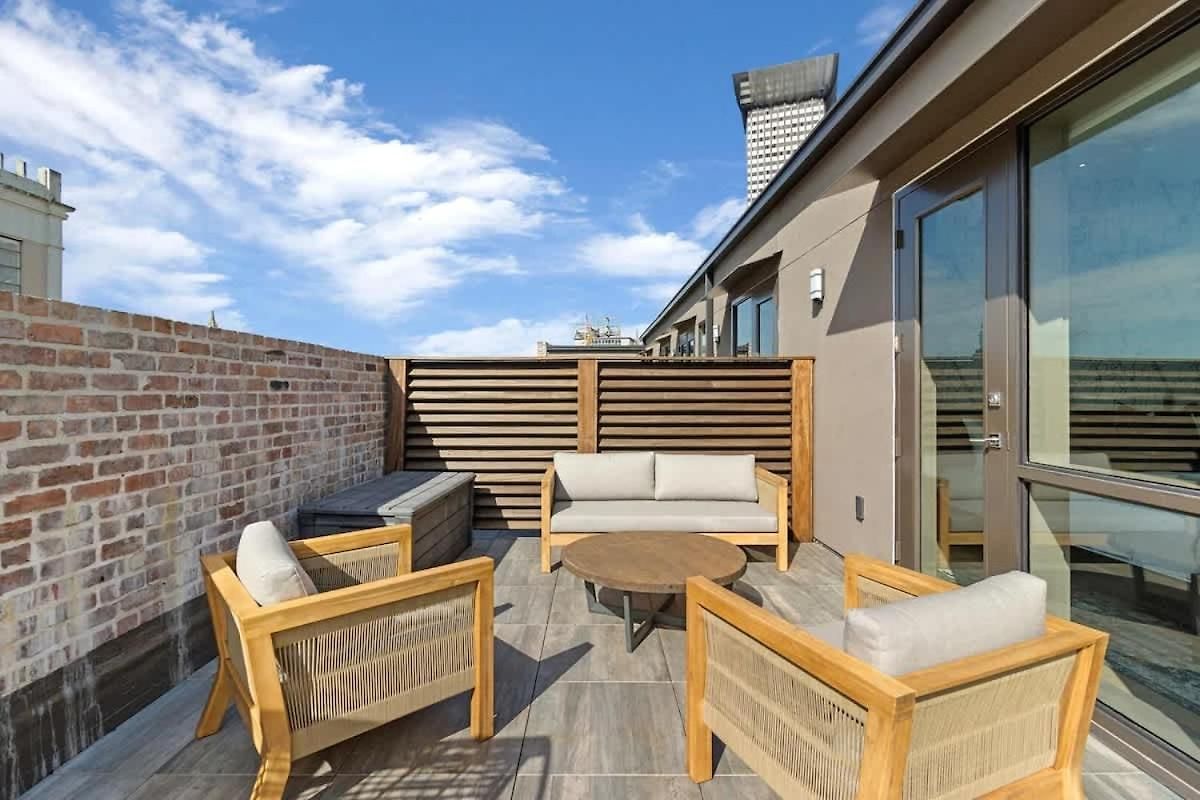 Downtown Corner Penthouse W Private Terrace * New Orleans