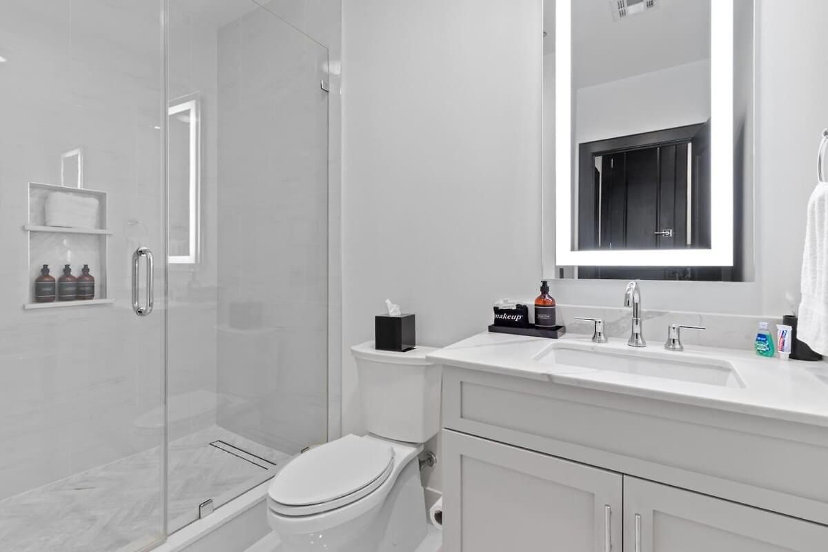 Downtown Corner Penthouse W Private Terrace *