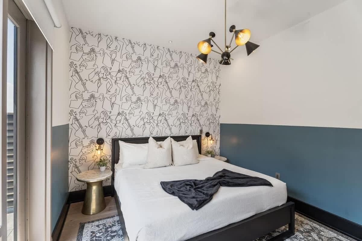 Downtown Corner Penthouse W Private Terrace *