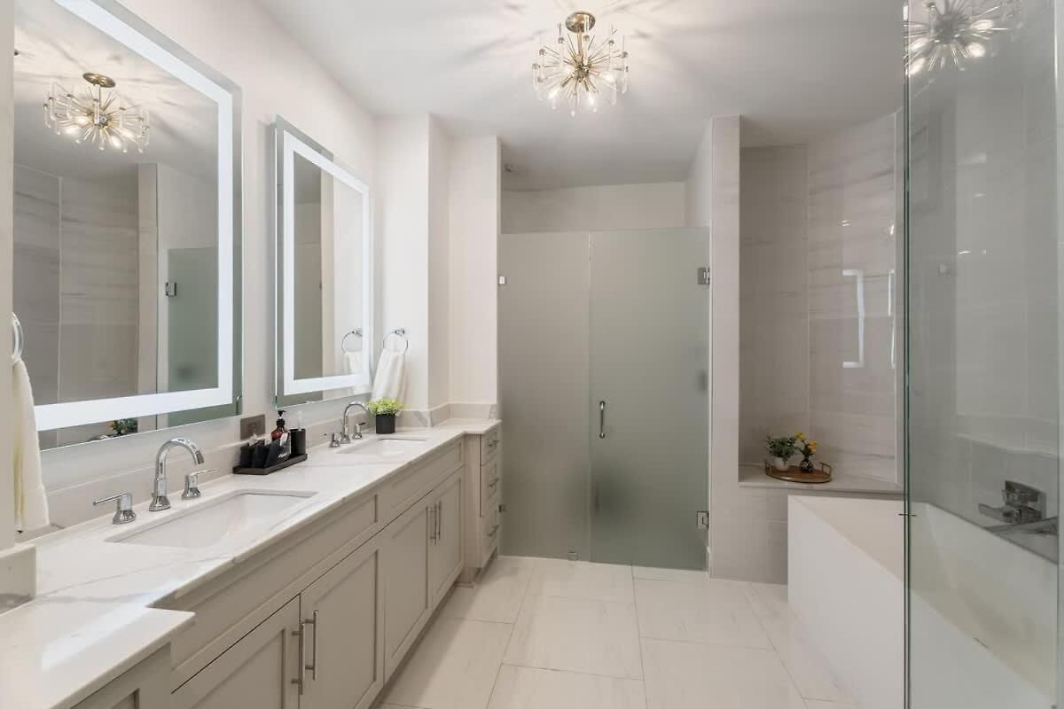 Downtown Corner Penthouse W Private Terrace *