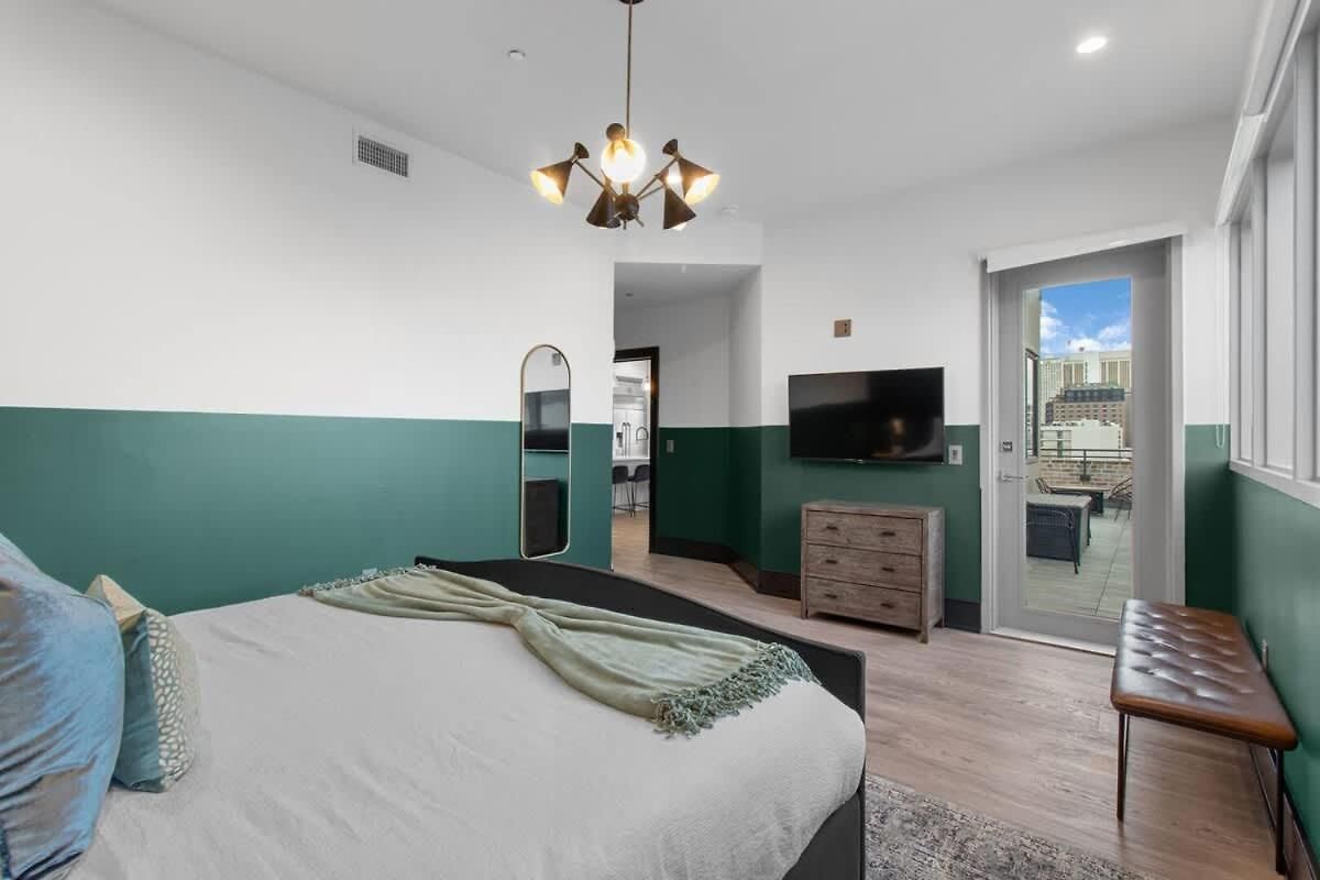 Hotel Corner Penthouse W Private Balcony New Orleans