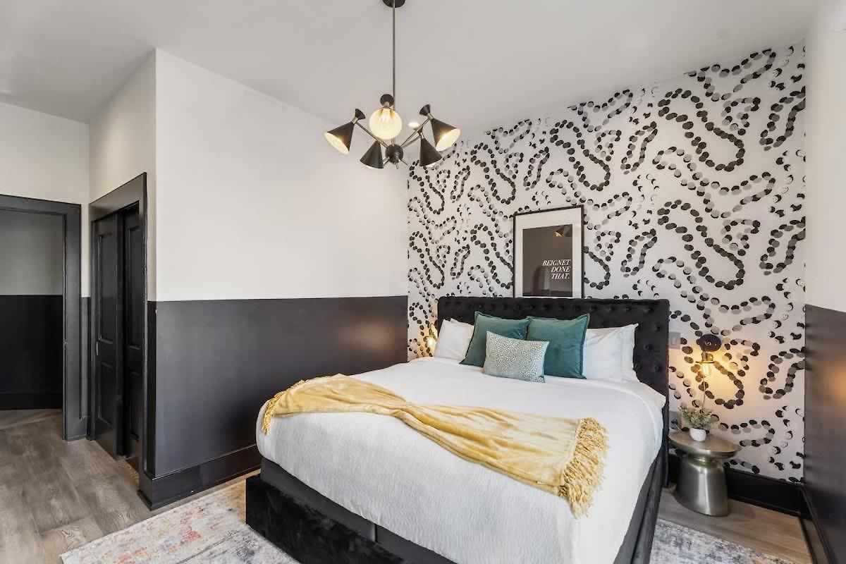 Corner Penthouse W Private Balcony *