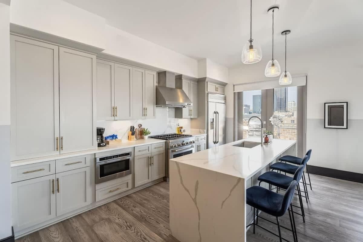 Corner Penthouse W Private Balcony * New Orleans
