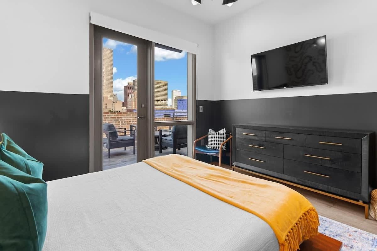 Corner Penthouse W Private Balcony Hotel *