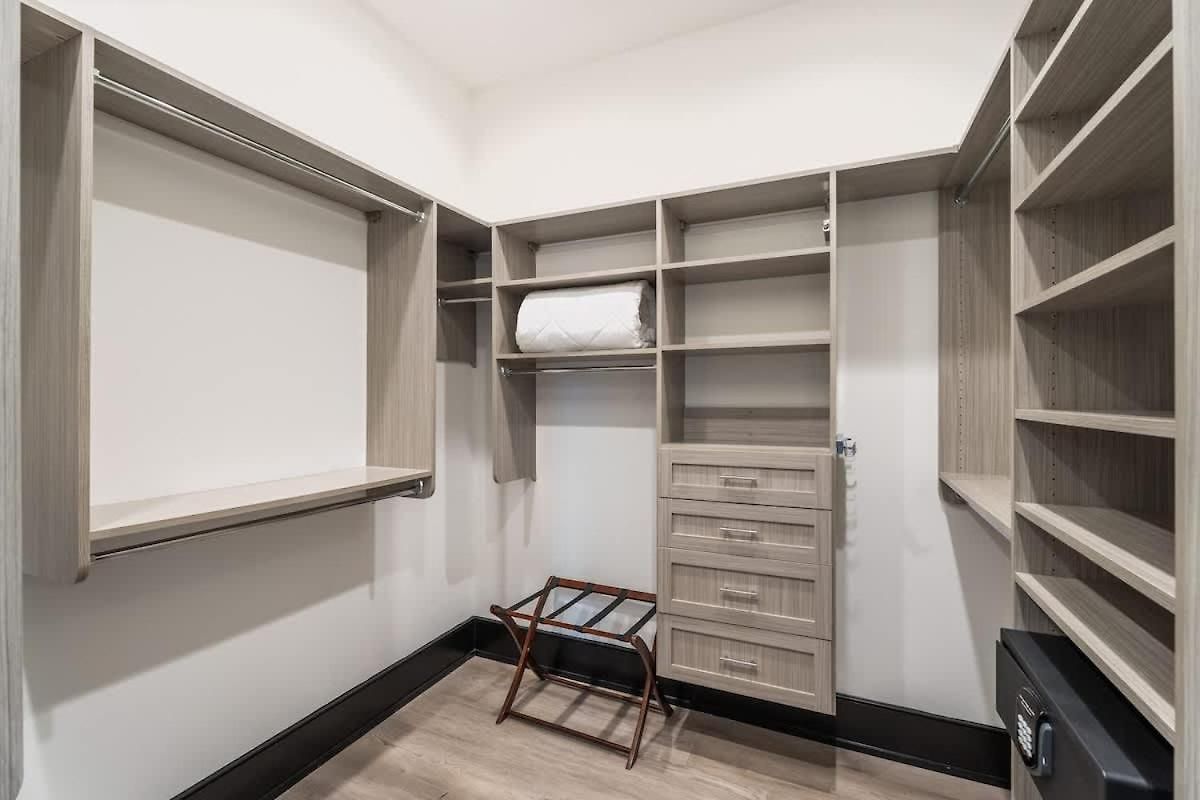 Corner Penthouse W Private Balcony * New Orleans