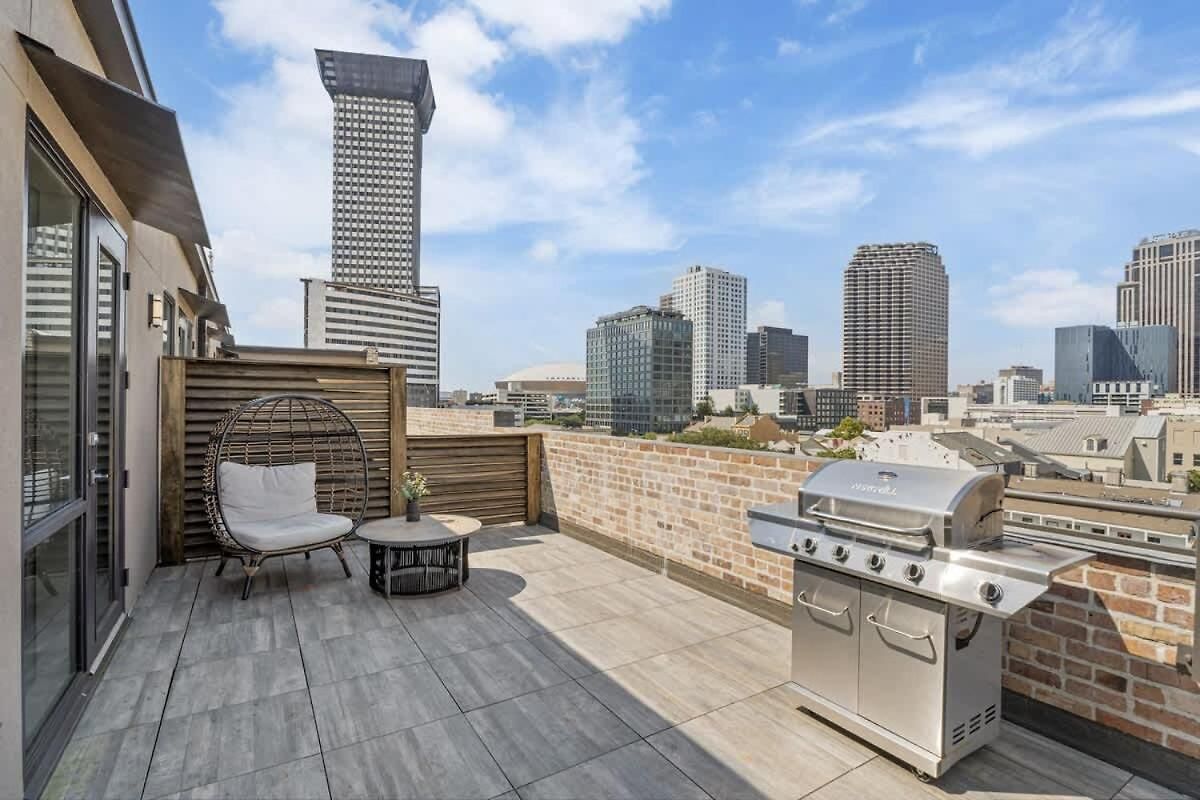 Corner Penthouse W Private Balcony New Orleans