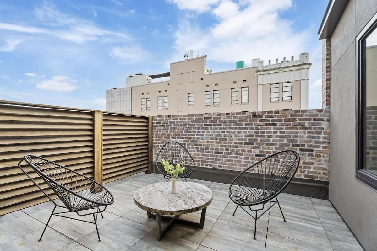 Corner Penthouse W Private Balcony * New Orleans