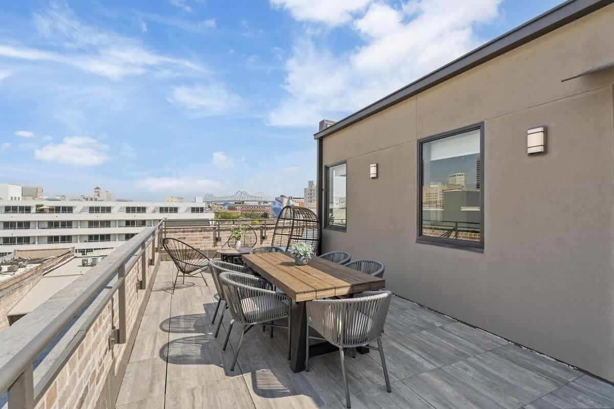 Corner Penthouse W Private Balcony Hotel *