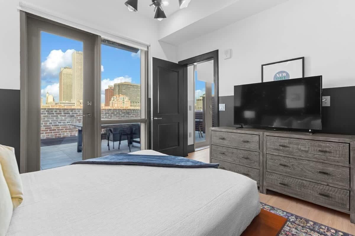 Lux Rooftop Pool Workspace Games * New Orleans