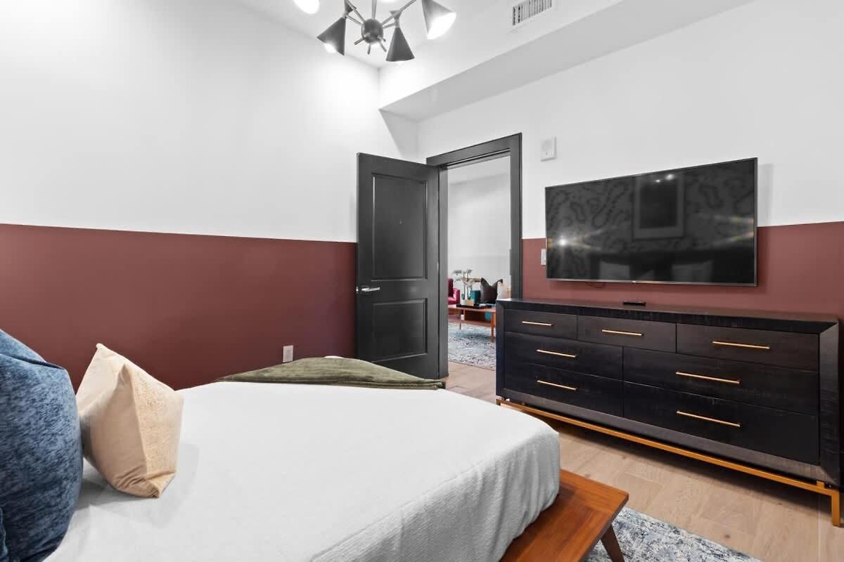 Lux Rooftop Pool Workspace Games Hotel *