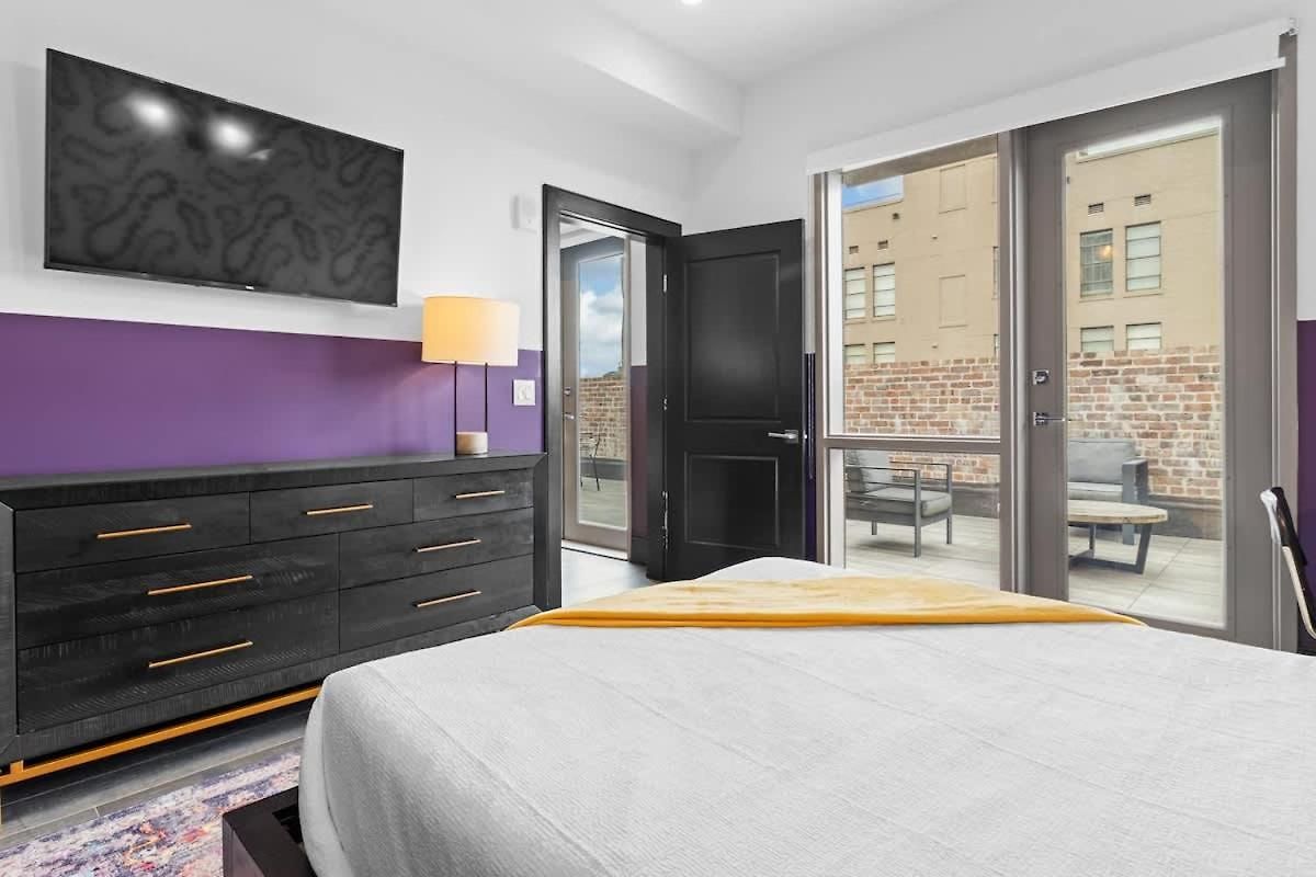 Downtown 3br Penthouse With Private Terrace