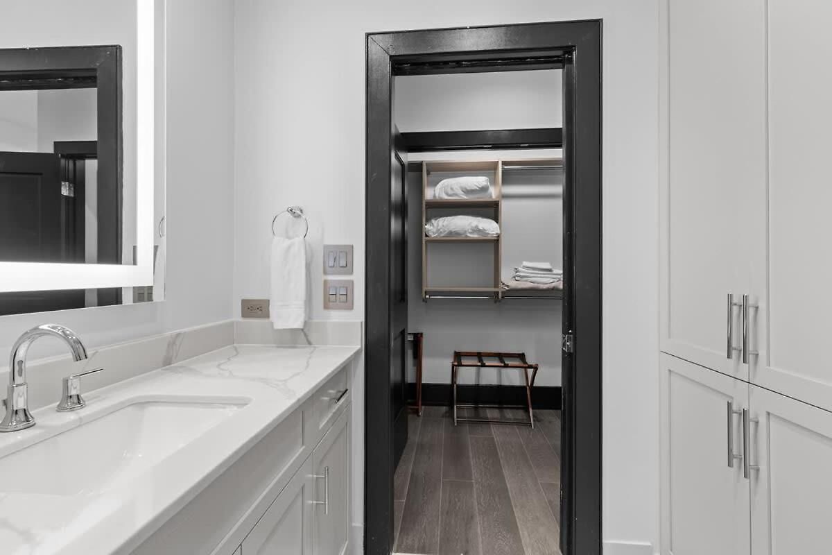 Hotel Downtown 3br Penthouse With Private Terrace *